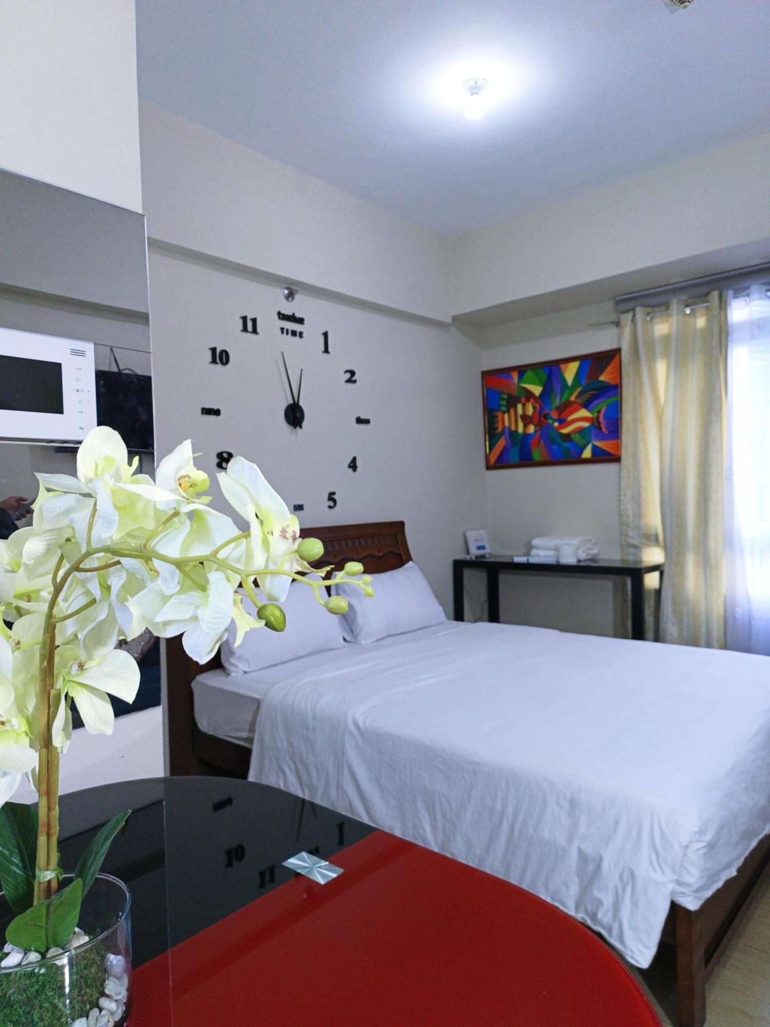 1br And Unit @ 150 Newport Near Naia 3 Apartment