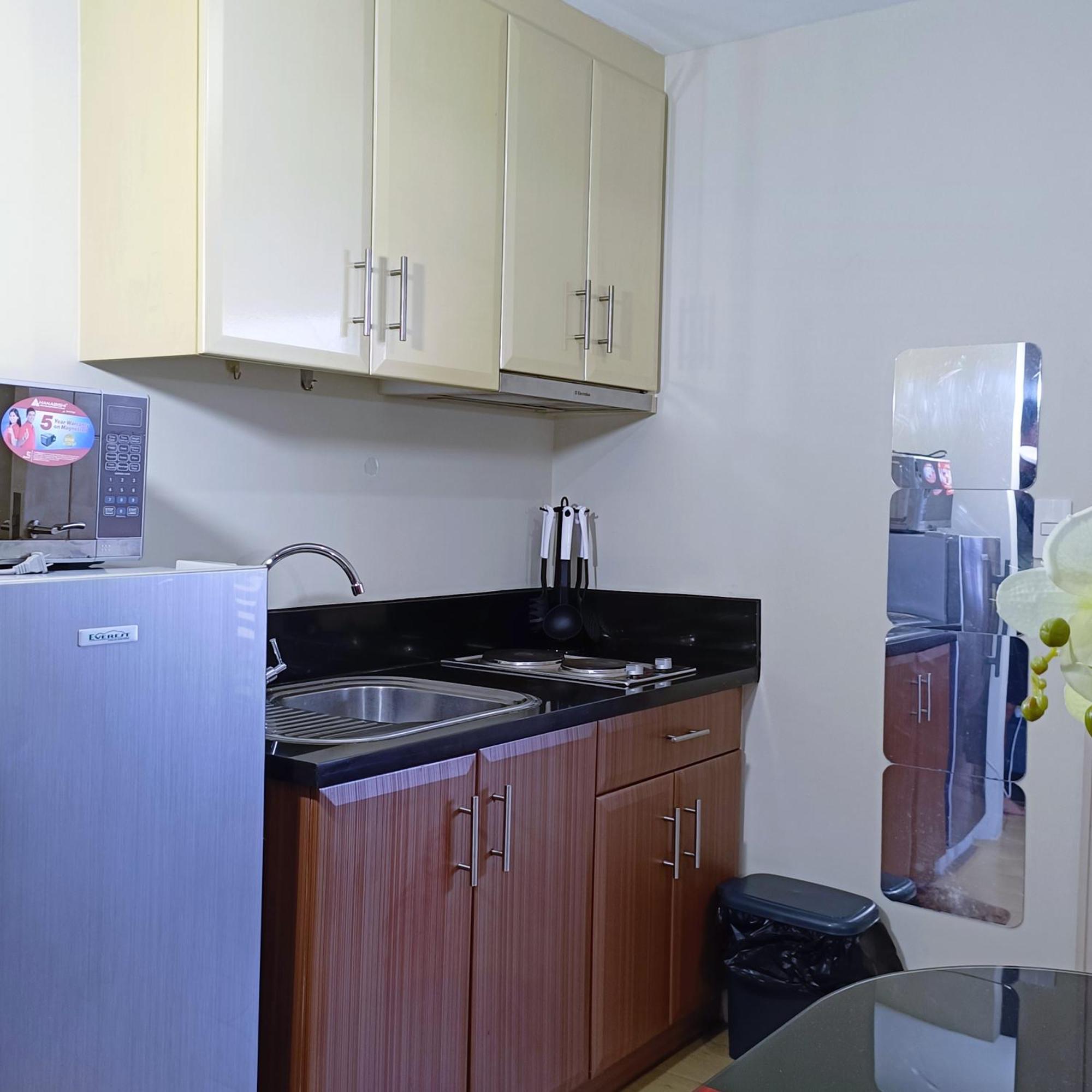 1br And Unit @ 150 Newport Near Naia 3