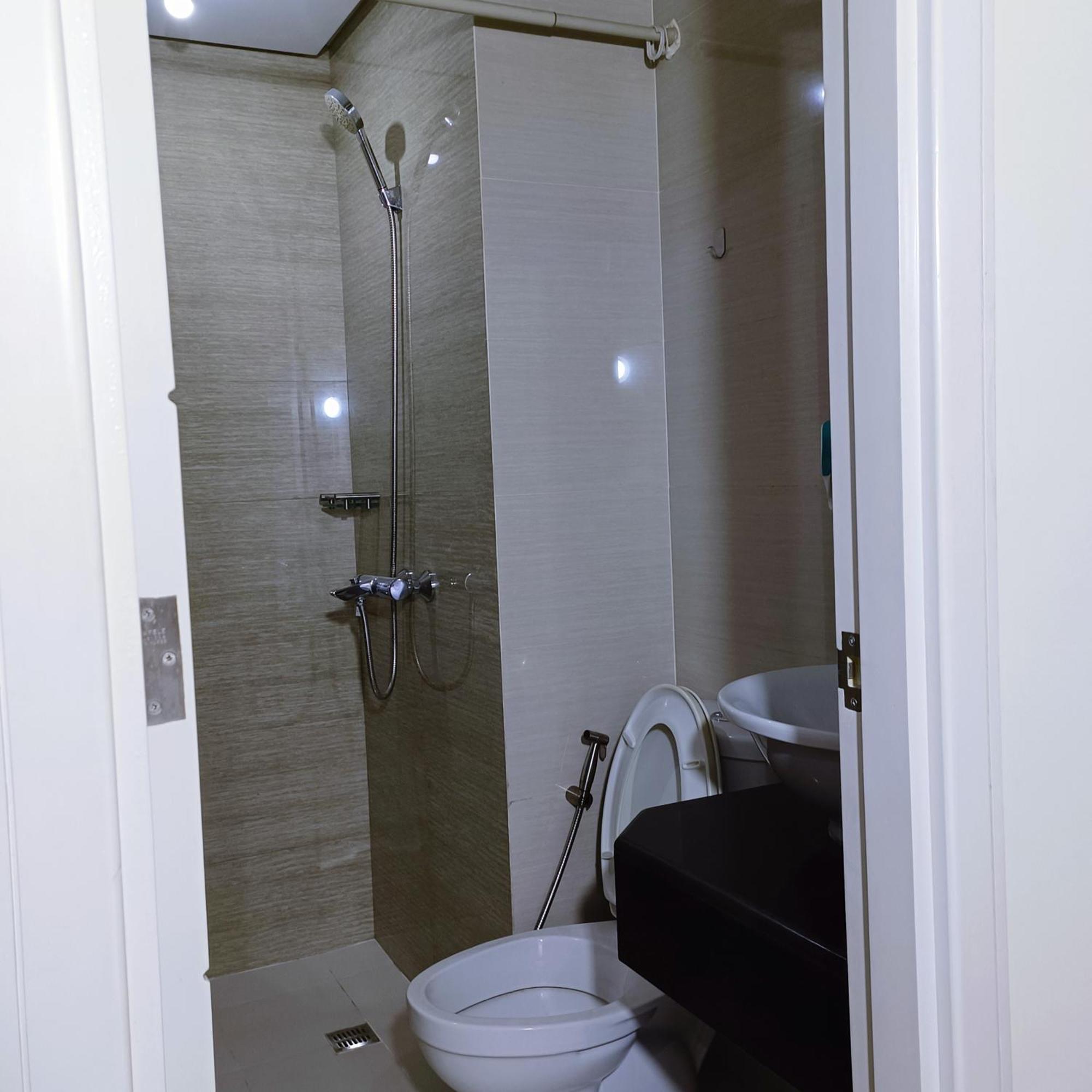 1br And Unit @ 150 Newport Near Naia 3 * Manila