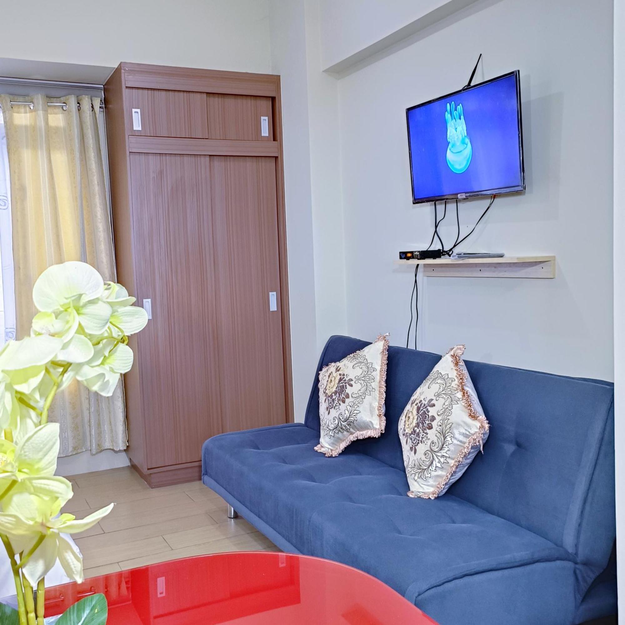 1br And Unit @ 150 Newport Near Naia 3 Manila