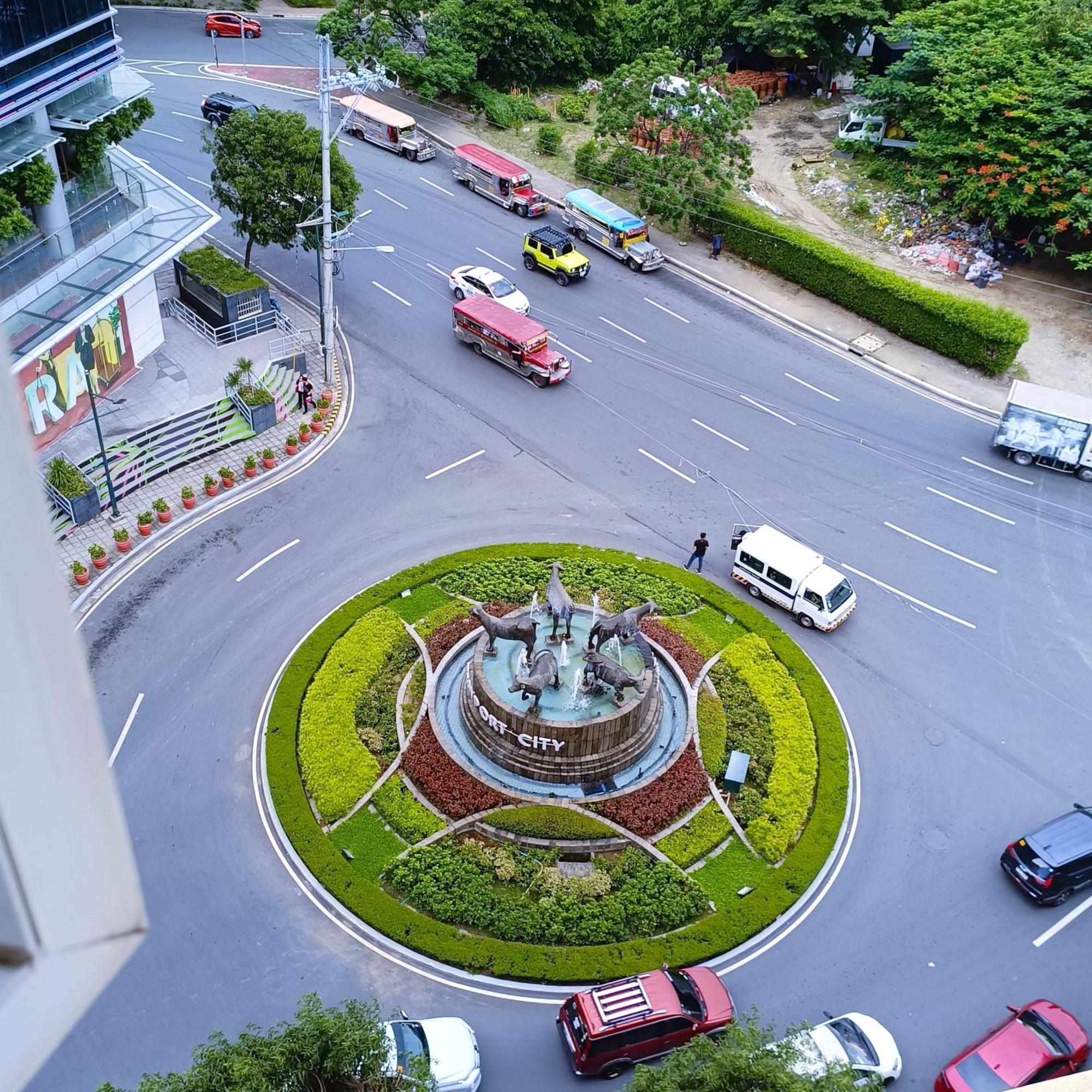 1br And Unit @ 150 Newport Near Naia 3 *