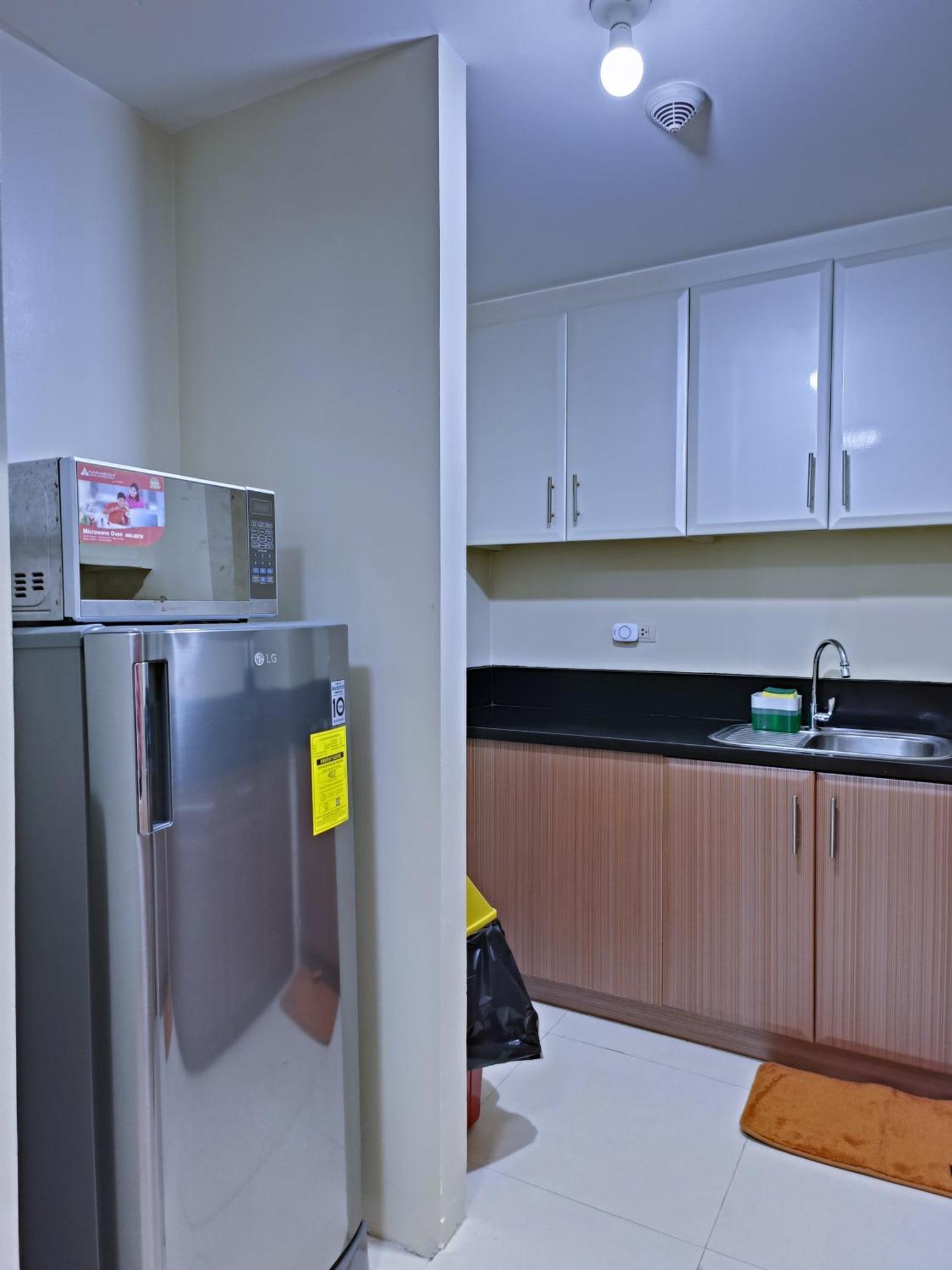 1br And Unit @ 150 Newport Near Naia 3 Apartment Manila