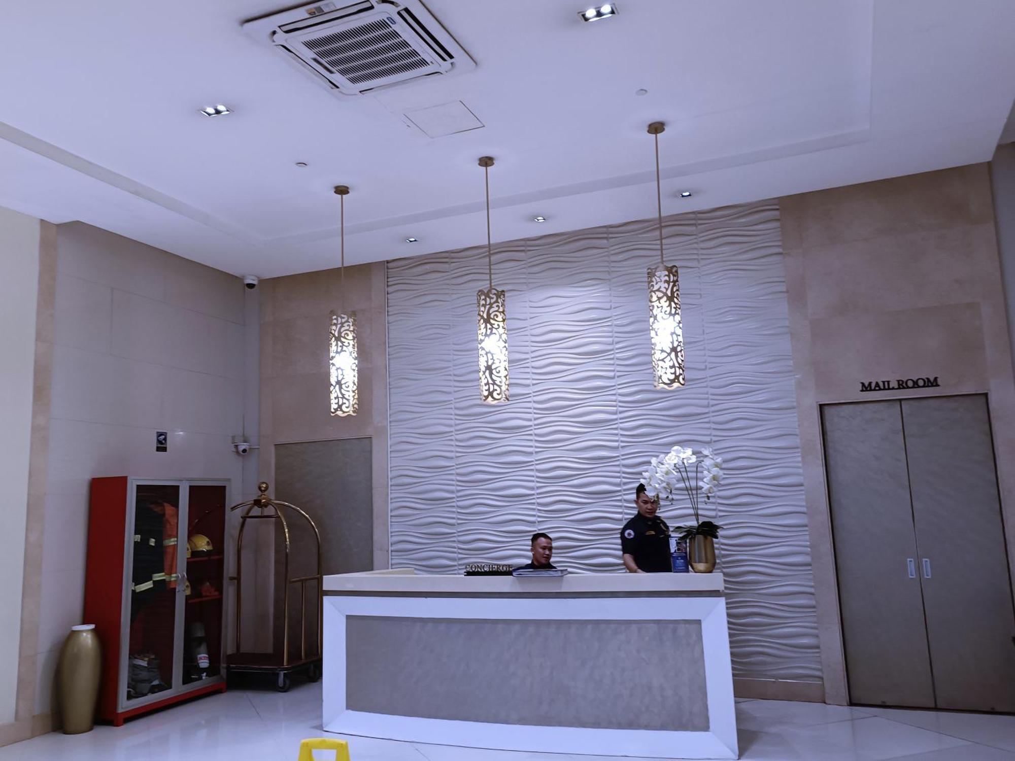 1br And Unit @ 150 Newport Near Naia 3 Apartment