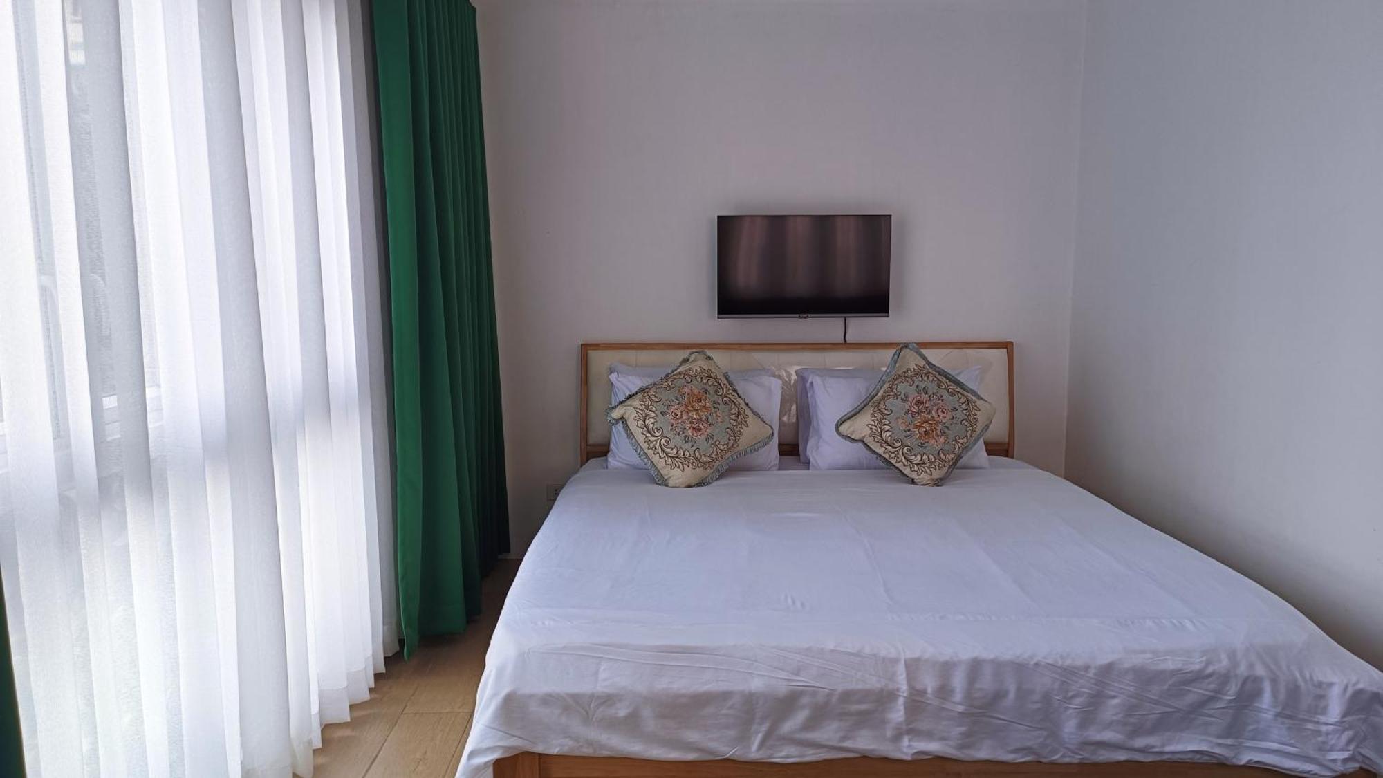 Apartment 1br And Unit @ 150 Newport Near Naia 3 Manila