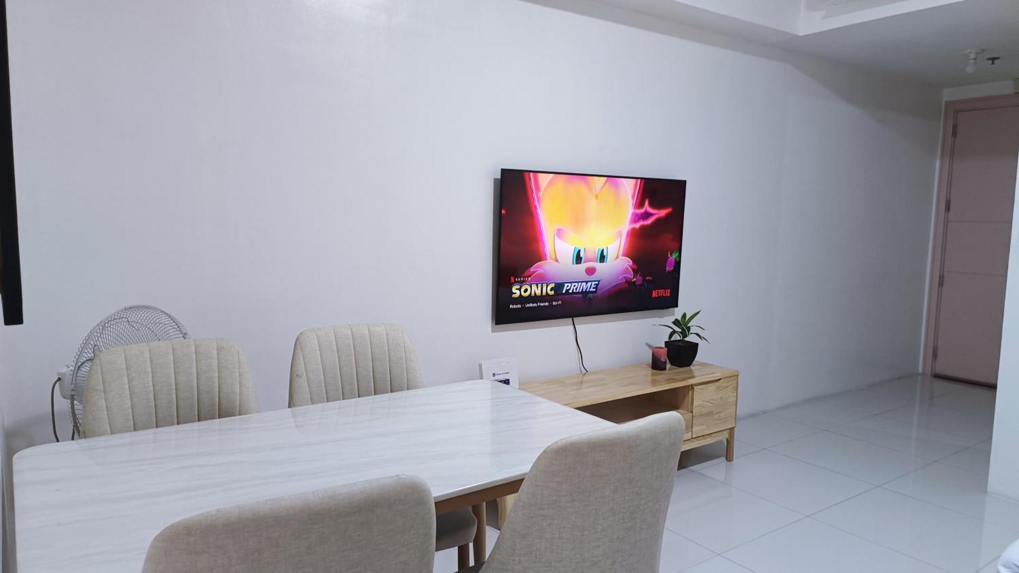 1br And Unit @ 150 Newport Near Naia 3 Apartment