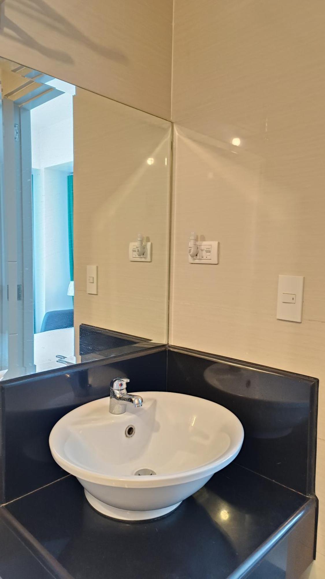 1br And Unit @ 150 Newport Near Naia 3 Apartment Manila