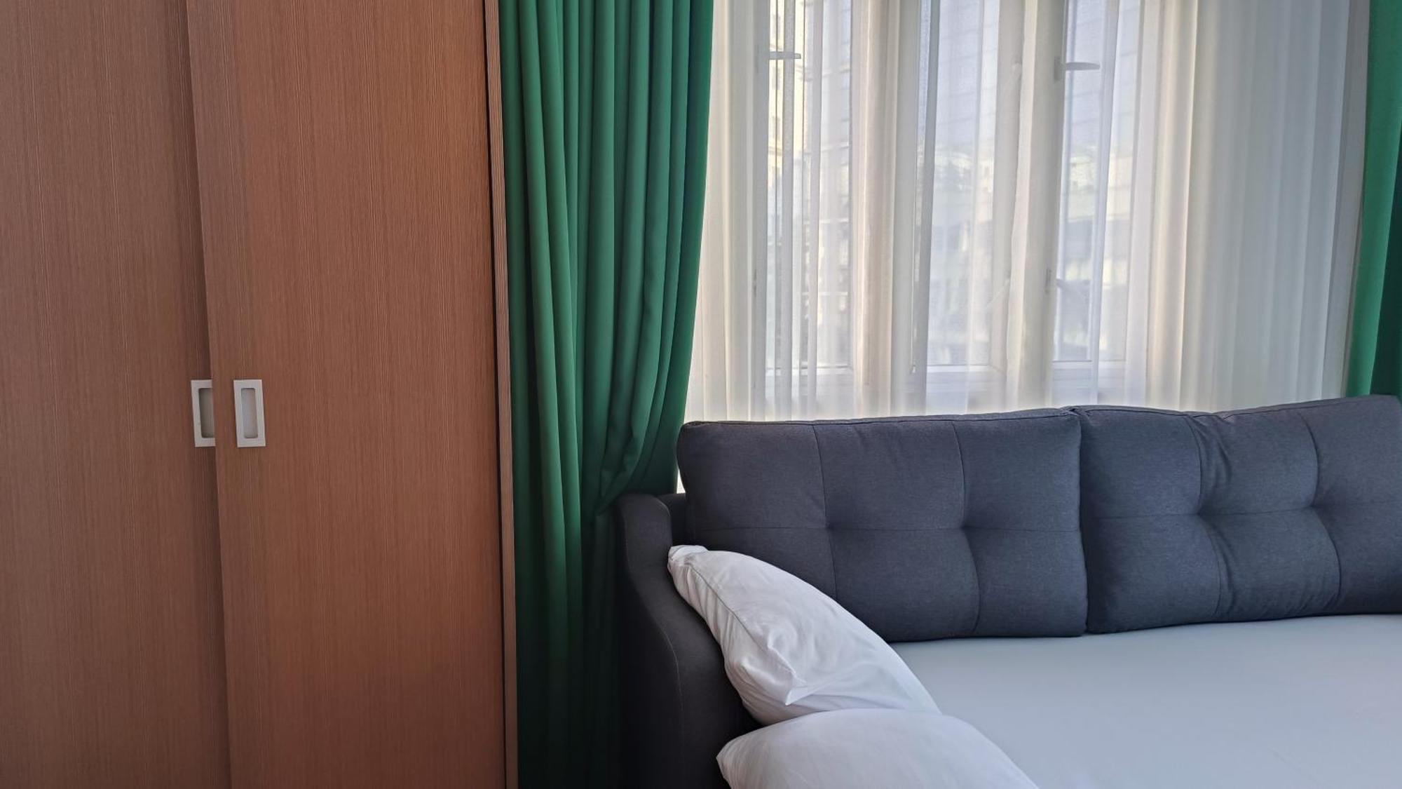 1br And Unit @ 150 Newport Near Naia 3