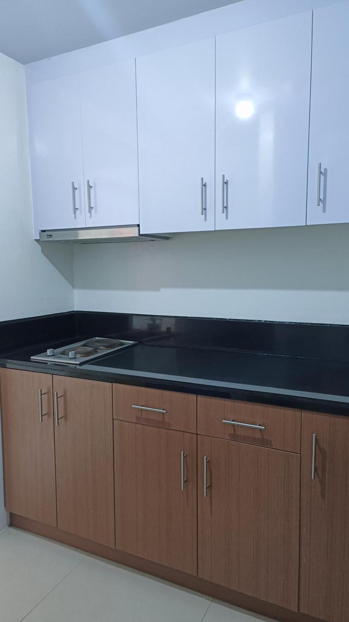 1br And Unit @ 150 Newport Near Naia 3 * Manila