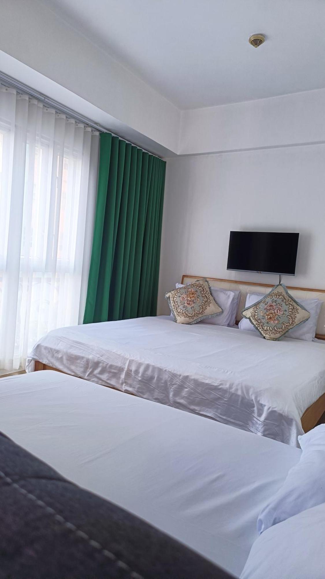 1br And Unit @ 150 Newport Near Naia 3 Apartment Manila