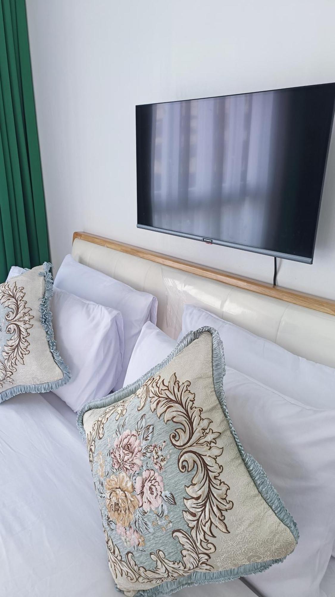Apartment 1br And Unit @ 150 Newport Near Naia 3 Manila
