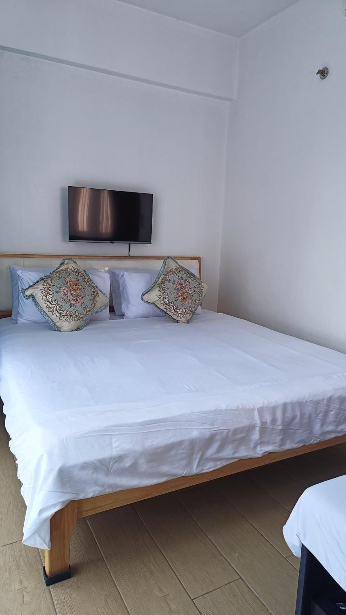 1br And Unit @ 150 Newport Near Naia 3 * Manila