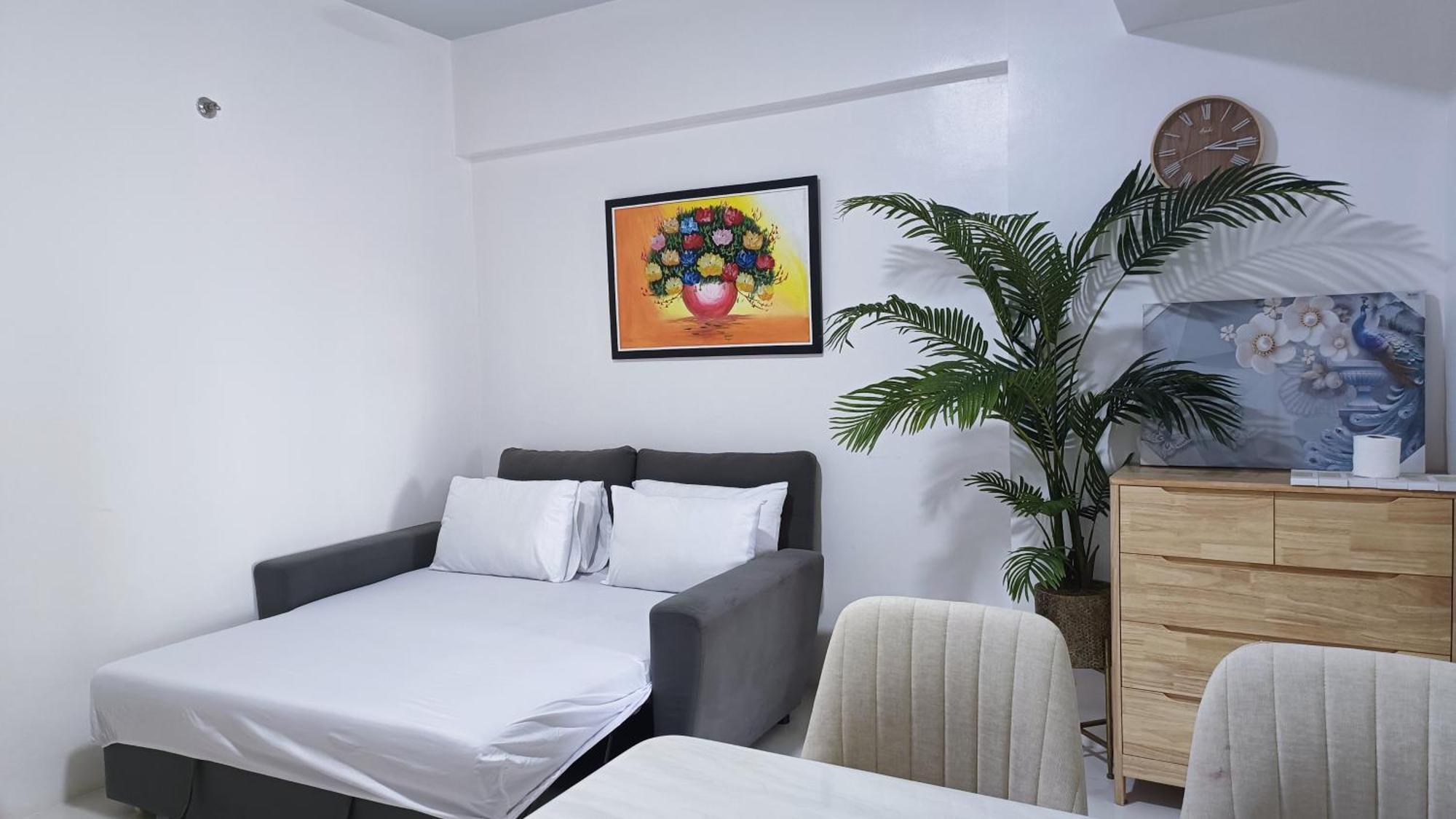 1br And Unit @ 150 Newport Near Naia 3 Apartment Manila