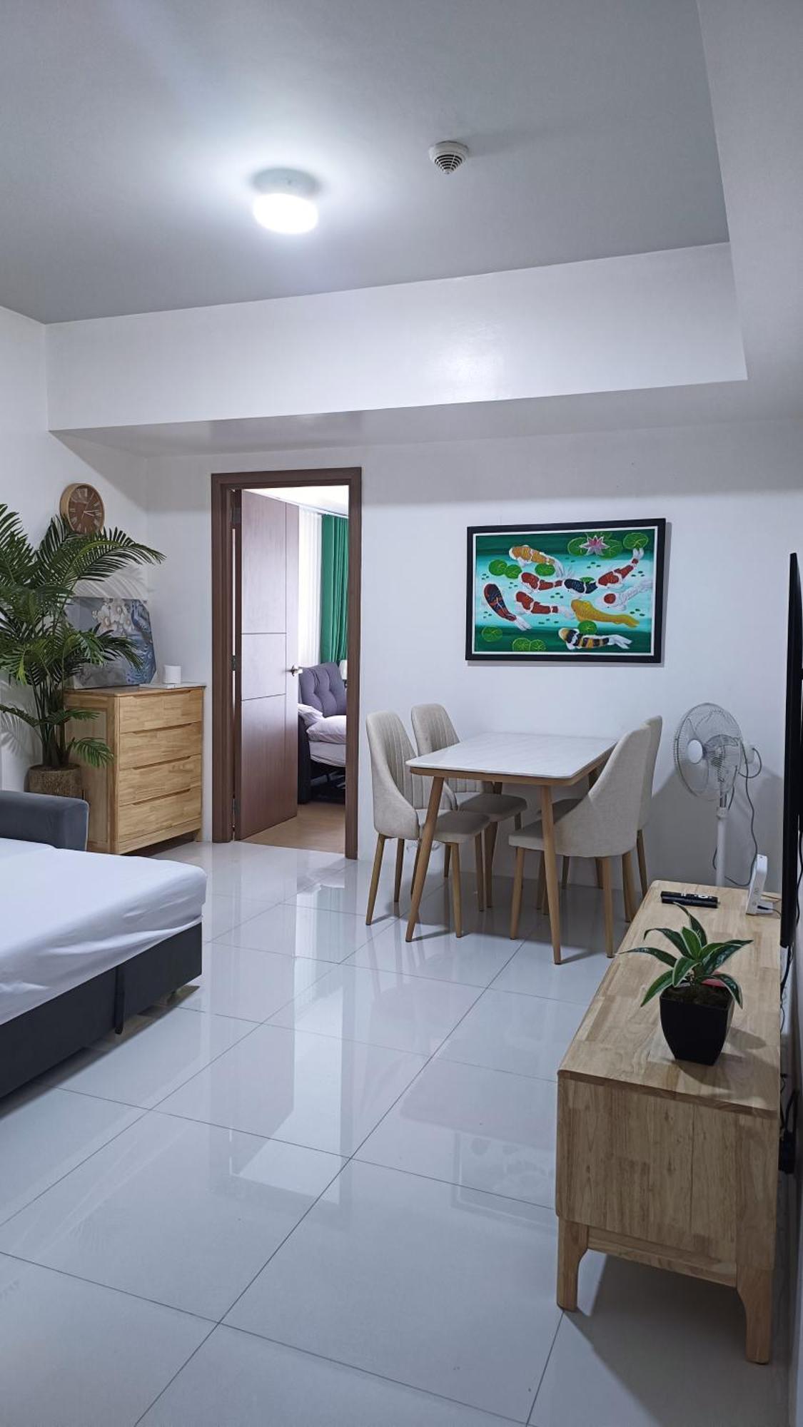 1br And Unit @ 150 Newport Near Naia 3 *