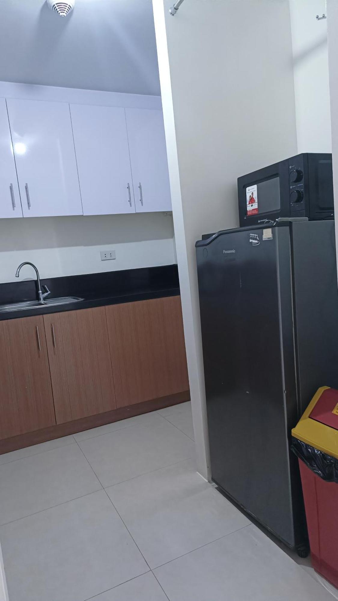 1br And Unit @ 150 Newport Near Naia 3