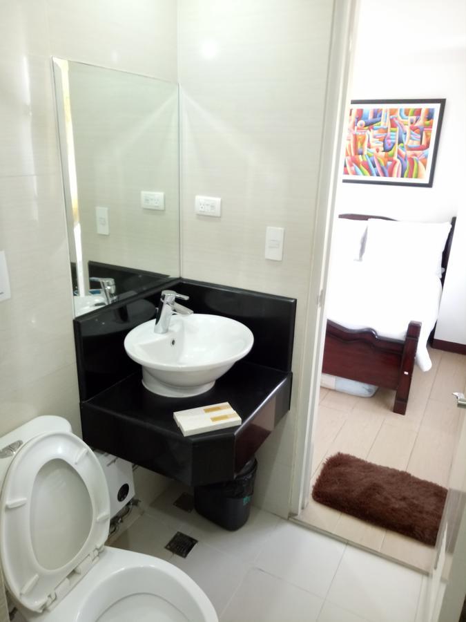 1br And Unit @ 150 Newport Near Naia 3 * Manila