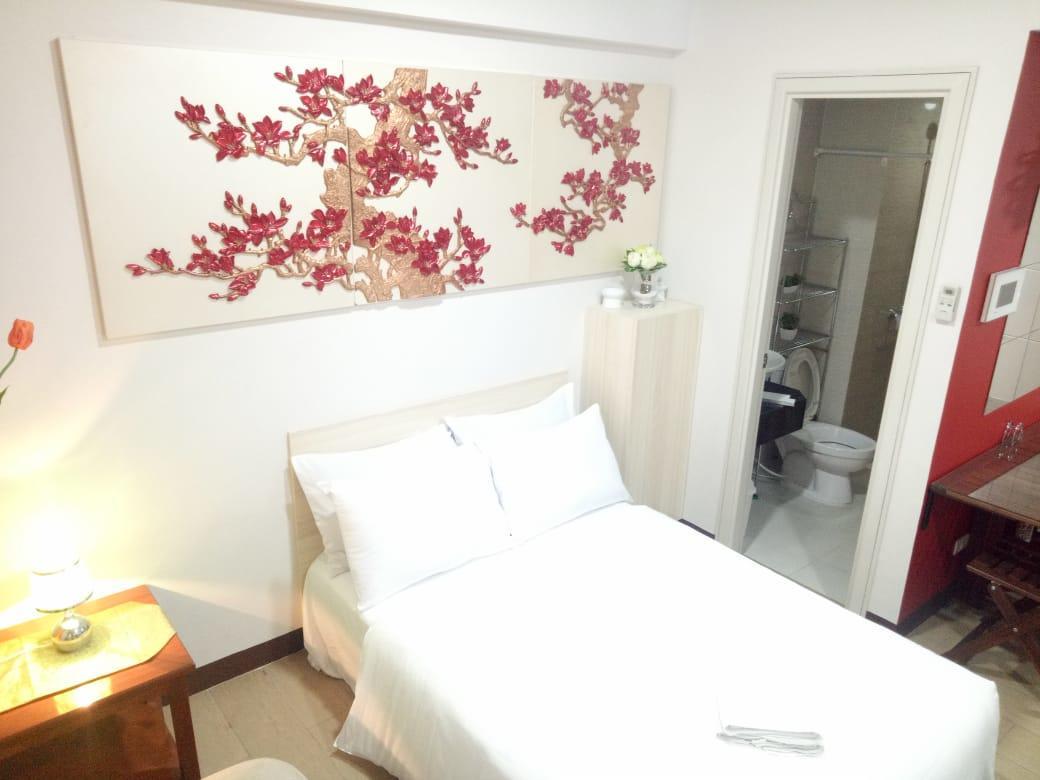 1br And Unit @ 150 Newport Near Naia 3 Manila