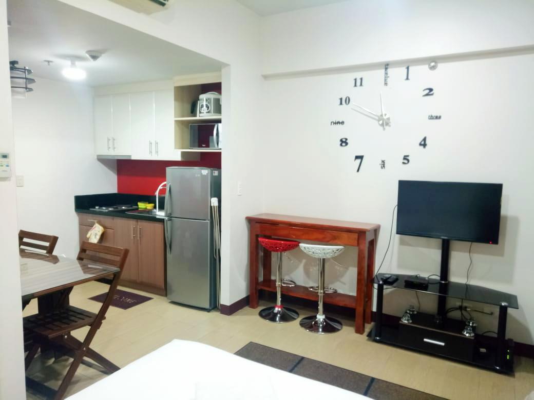 1br And Unit @ 150 Newport Near Naia 3 Manila